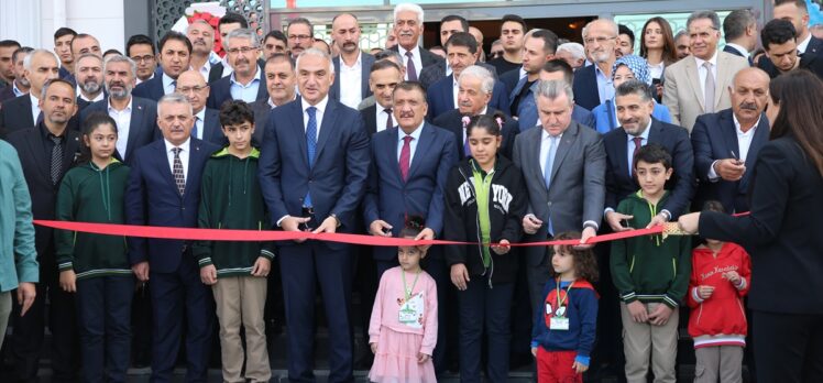 Bakanlar Ersoy ve Bak, Malatya'da kütüphane açılışına katıldı