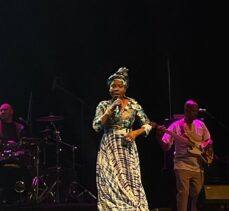 Beninli şarkıcı Angelique Kidjo, Beyoğlu Kültür Yolu Festivali'nde konser verdi