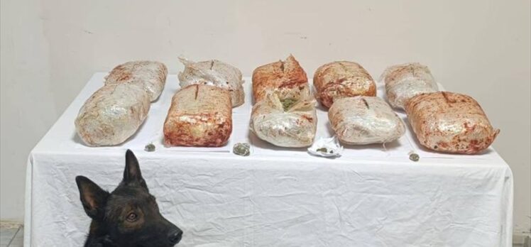 Bingöl'de salça kovaları ve patates çuvallarında 10 kilogram esrar bulundu