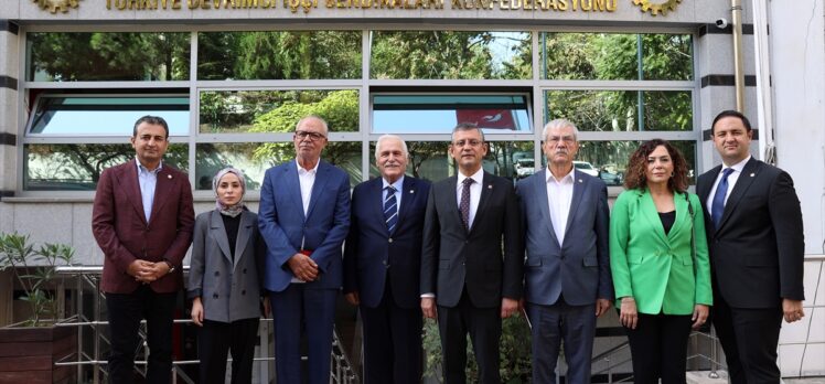 CHP Genel Başkan adayı Özel, DİSK'i ziyaret etti: