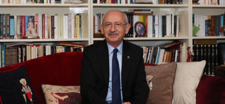 CHP Genel Başkanı Kılıçdaroğlu, Ahmet Taner Kışlalı'nın eşi Nilüfer Kışlalı'yı ziyaret etti