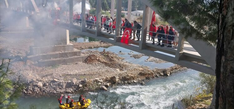 Dalaman'daki tarihi Atatürk Köprüsü'nde Cumhuriyet'in 100. yıl dönümü kutlandı