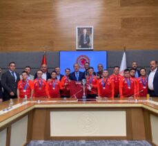 Down Sendromlu Futsal Milli Takımı'ndan, Hulusi Akar'a ziyaret