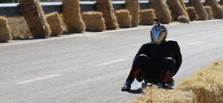 Dünya Kaykay İniş Şampiyonası, Erzincan'da başladı