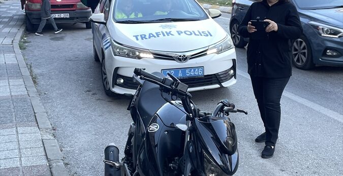 Edirne'de okula motosikletle giderken kaza geçiren iki liseli yaralandı