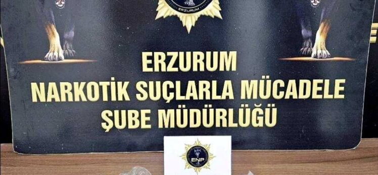 Erzurum'da birinin bağırsağında diğerinin iç çamaşırında uyuşturucu bulunan 2 kişi tutuklandı