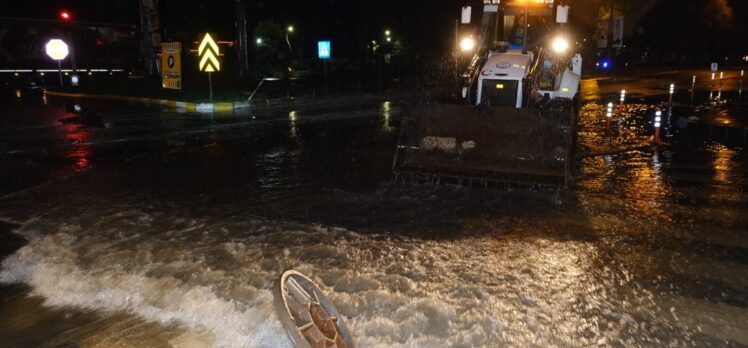 Fatsa'da sağanak nedeniyle çok sayıda ev ve iş yerini su bastı