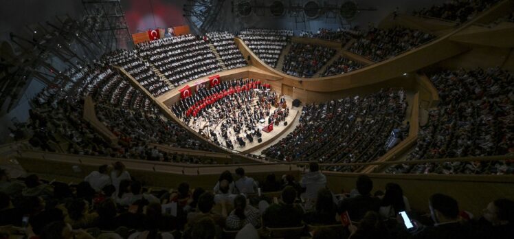 Fenerbahçe ve Beşiktaşlı iş insanları Ankara'da “Cumhuriyet” konserinde buluştu