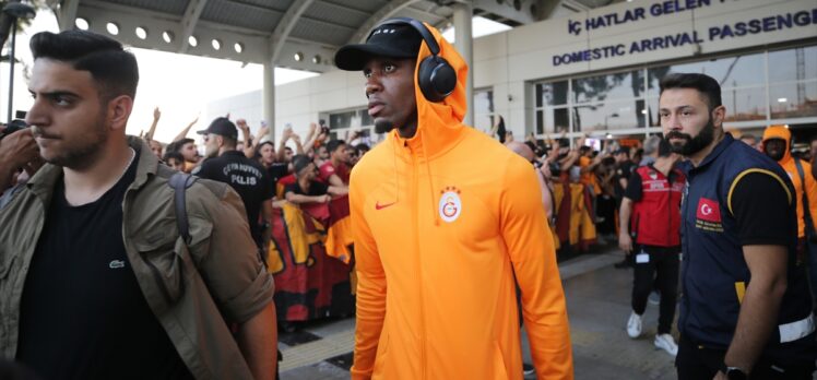 Galatasaray Futbol Takımı Antalya'ya geldi