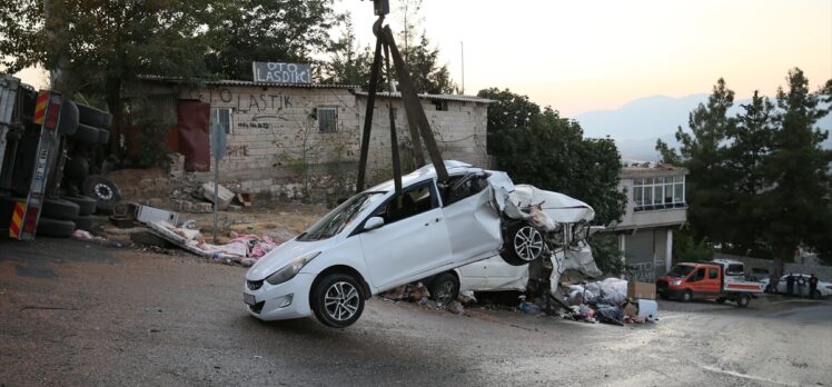 GÜNCELLEME 4 – Gaziantep'te seyir halindeki kamyon trafik ışığındaki 3 araca çarptı