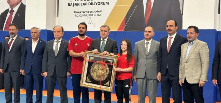 Gençlik ve Spor Bakanı Osman Aşkın Bak, Konya'da ödül töreninde konuştu: