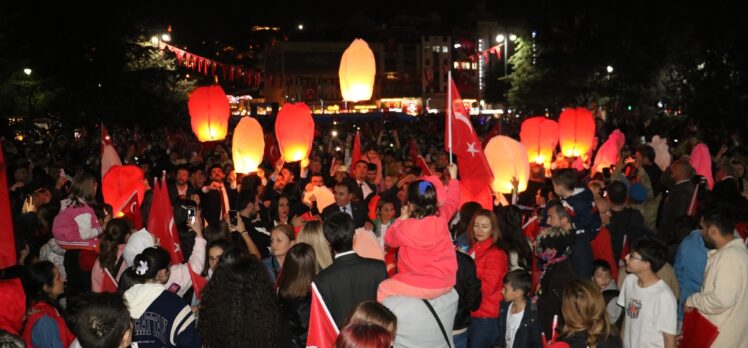 Kastamonu'da Cumhuriyet'in 100. yılı dolayısıyla fener alayı düzenlendi