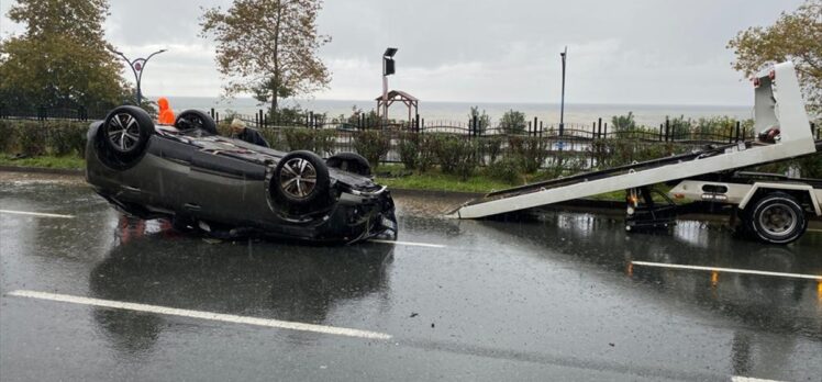 Trabzon'da otomobilin takla attığı kazada akademisyen çift yaralandı