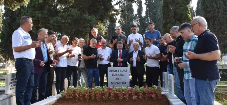 Trabzonsporlu eski futbolcular, Özyazıcı'nın kabrini ziyaret etti