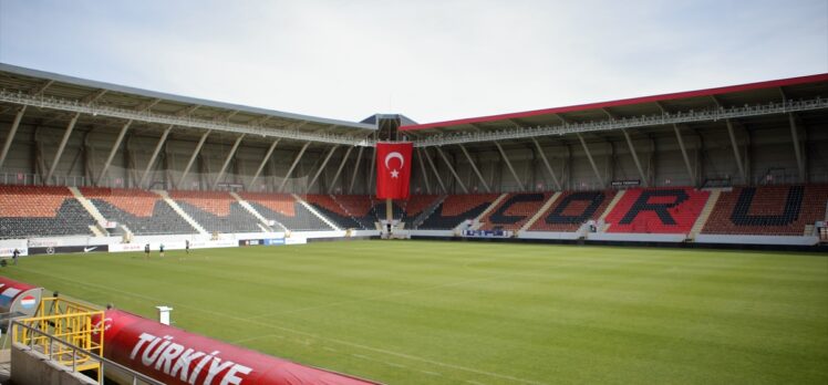 Vali Dağlı, Türkiye-Lüksemburg maçının oynanacağı Çorum Stadı'nda inceleme yaptı