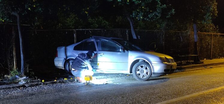 Adana'da kamyonla çarpışan otomobildeki 2 kişi öldü, 2 kişi yaralandı