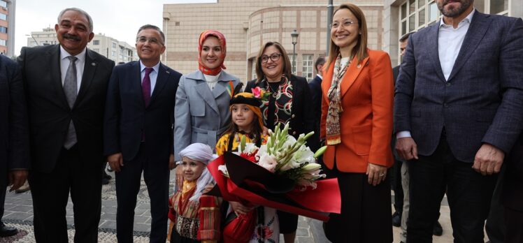 Aile ve Sosyal Hizmetler Bakanı Göktaş, Gaziantep'te ziyaretlerde bulundu