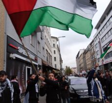 Almanya'da binlerce kişi, İsrail'in Gazze'ye yönelik saldırılarını protesto etti