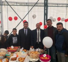 Ardahan'da öğrenci ve veliler Filistin'e destek amacıyla kermes düzenledi