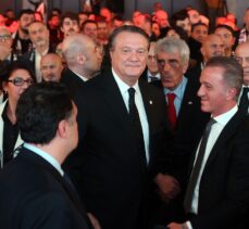Beşiktaş Kulübünün başkan adaylarından Hasan Arat, yönetim kurulunu tanıttı