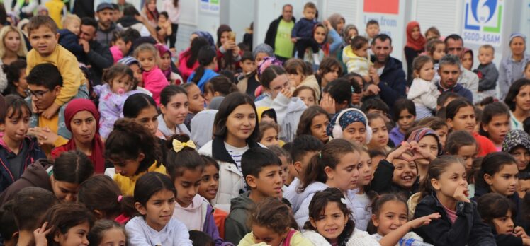 DOB'un “Şekeronya” müzikali Hatay'da depremzede çocuklarla buluştu