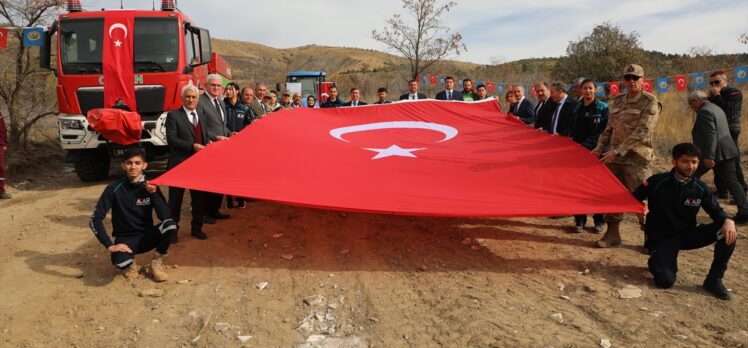 Erzincan'da 80 ilden getirilen fidan ve toprakla Cumhuriyet Ormanı oluşturuldu