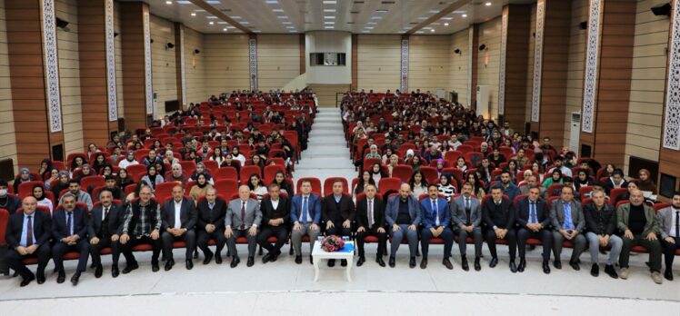 Erzincan'da Valilik girişimiyle üniversite öğrencilerine geri ödemesiz burs desteği