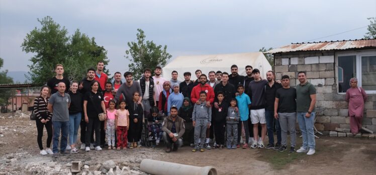 Gaziantep Basketbol oyuncuları depremzedelerle buluştu