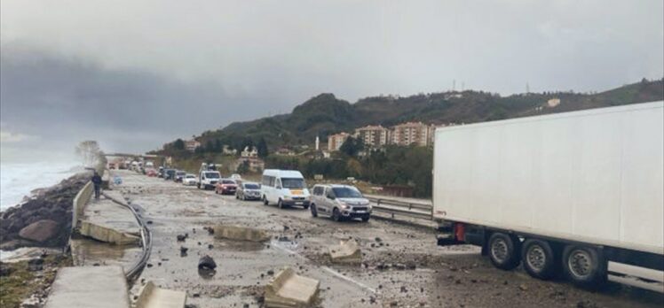 GÜNCELLEME 3 – Giresun'da fırtına sonucu yükselen dalgalar zarara yol açtı