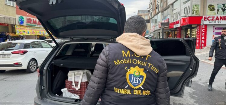 İstanbul'da polis ekipleri okul çevrelerinde denetim gerçekleştirdi