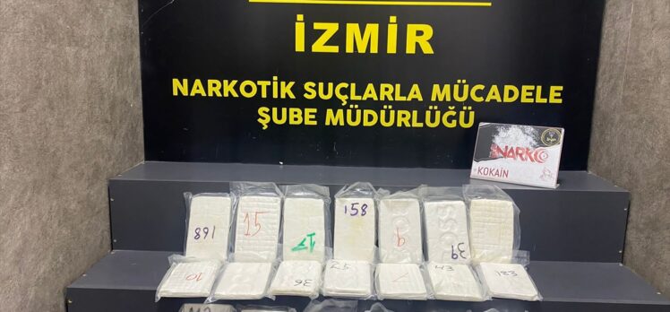 İzmir'de durdurulan araçta 10 kilo 620 gram kokain ele geçirildi