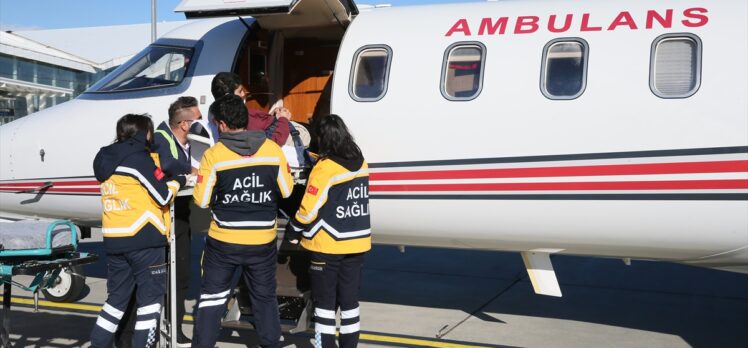 Kars'ta kalp hastası 70 yaşındaki kişi ambulans uçakla Ankara'ya sevk edildi