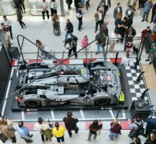 Lego Technic Peugeot 9×8 24h Le Mans Hybrid Hypercar, Akasya'da vitrine çıktı