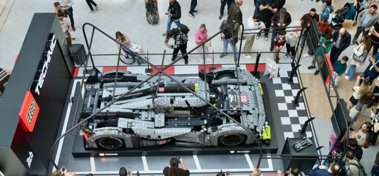 Lego Technic Peugeot 9×8 24h Le Mans Hybrid Hypercar, Akasya'da vitrine çıktı