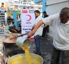 Türk Kızılay Gazzeli sivillere gıda ve sıcak yemek dağıtımını sürdürüyor