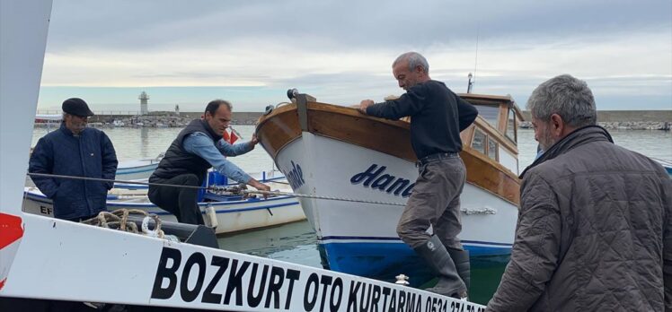 Zonguldak'ta balıkçılar hafta sonu beklenen fırtına öncesinde önlem aldı