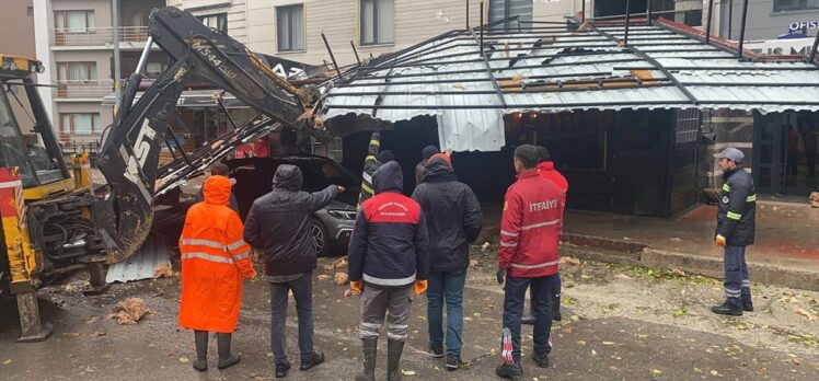 Zonguldak'ta fırtına yeniden etkisini gösterdi