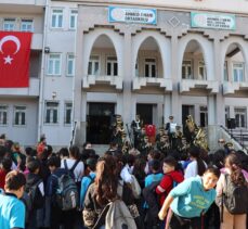 Adana'da askeri bando özel gereksinimli bireylere konser verdi