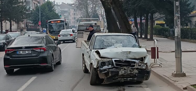 Bursa'da kalp krizi geçirip kullandığı kamyonetle kaza yapan sürücü öldü