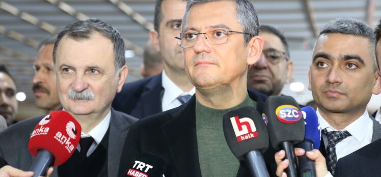 CHP Genel Başkanı Özel, Manisa'da partisinin ön seçiminde oy kullandı