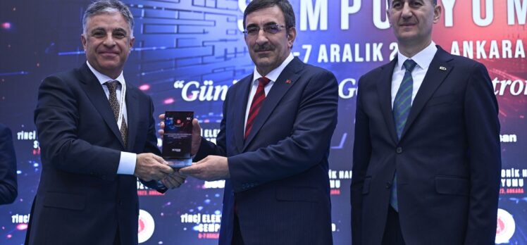 Cumhurbaşkanı Yardımcısı Yılmaz, Elektronik Harp Sempozyumu'nda konuştu: