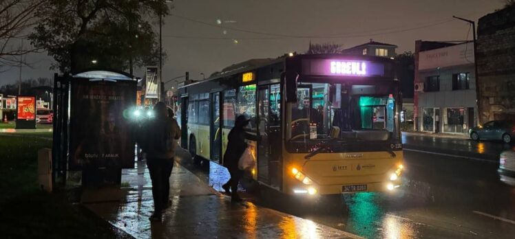 GÜNCELLEME – Eminönü-Alibeyköy tramvay seferlerindeki aksamaya yolculardan tepki