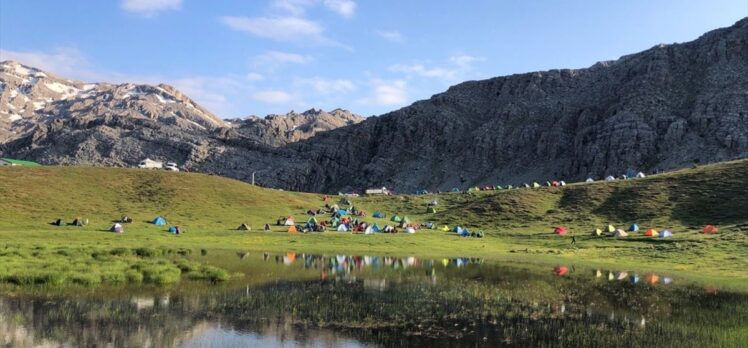 Konya'da doğa yürüyüşçüleri için turizme kazandırılan rotanın kılavuzu yayımlandı