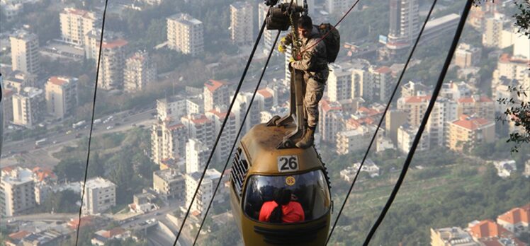 Lübnan'da teleferikte mahsur kalan 19 kişi saatler sonra kurtarıldı