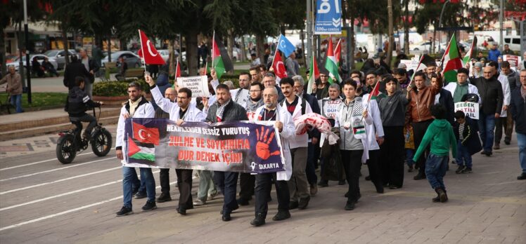 Sakarya'da hekimler ve sağlık çalışanları Gazze için “sessiz yürüyüş” gerçekleştirdi