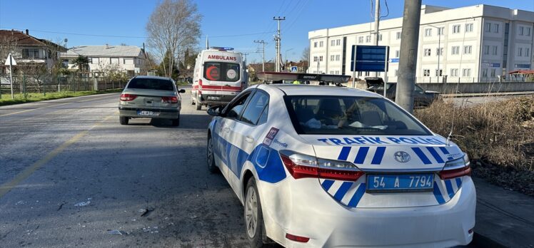 Sakarya'da iki otomobil çarpıştı babaanne ve torunu yaralandı