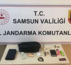 Samsun'da jandarma yol kenarında bulduğu çantayı sahibine teslim etti