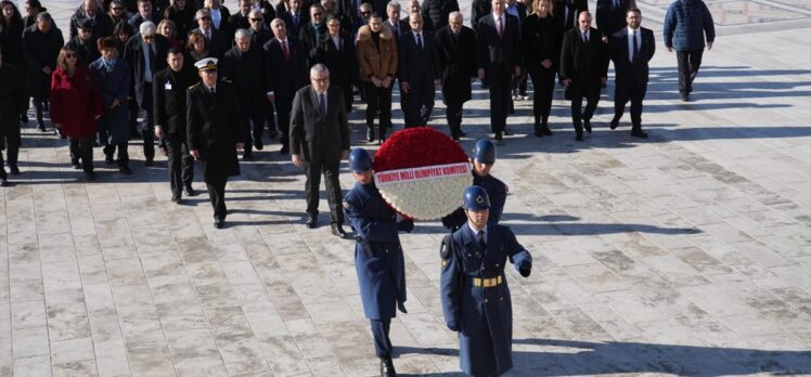 TMOK yönetimi ve çalışanları Anıtkabir'i ziyaret etti