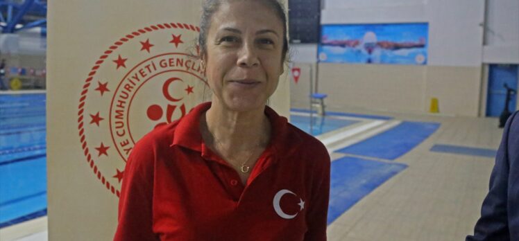 Türkiye şampiyonu down sendromlu yüzücü Elif, dünya şampiyonluğu için kulaç atacak