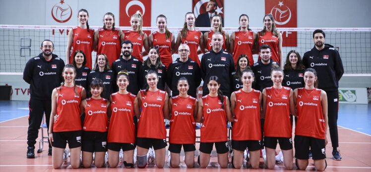 20 Yaş Altı Kadın Milli Voleybol Takımı, Ankara'da kampa girdi